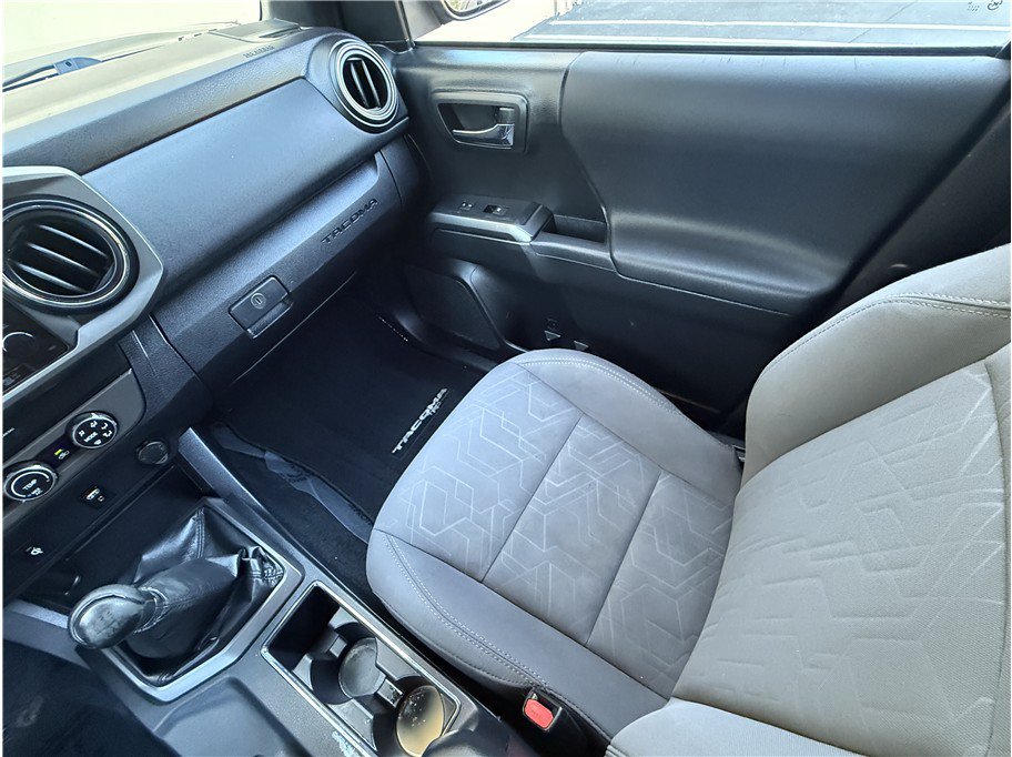 Used 2019 Toyota Tacoma TRD Sport AWD/4WD image 9