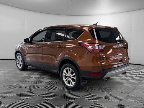Used 2017 Ford Escape SE image 5