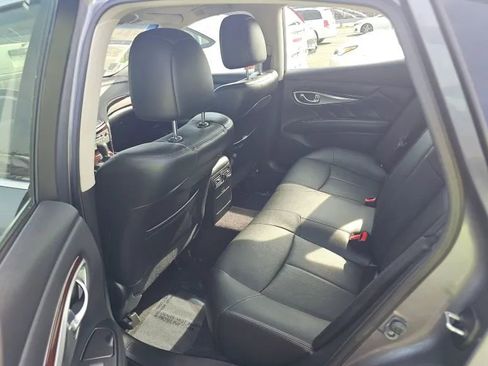 Used 2016 INFINITI Q70 3.7 image 4