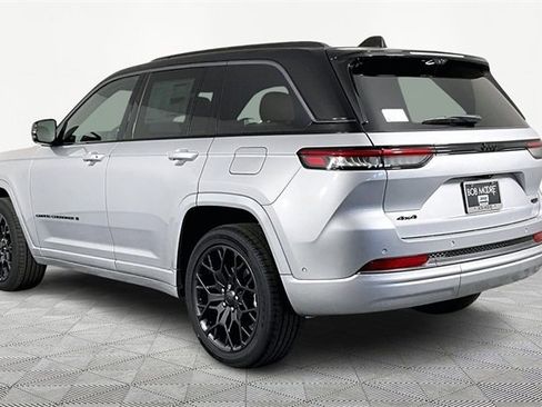 New 2026 Jeep Grand Cherokee Summit image 4