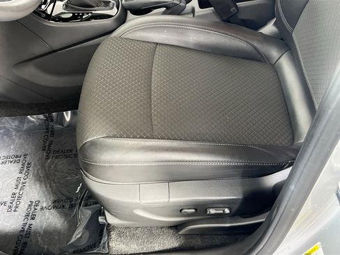 Used 2018 Buick Encore Sport Touring FWD image 19