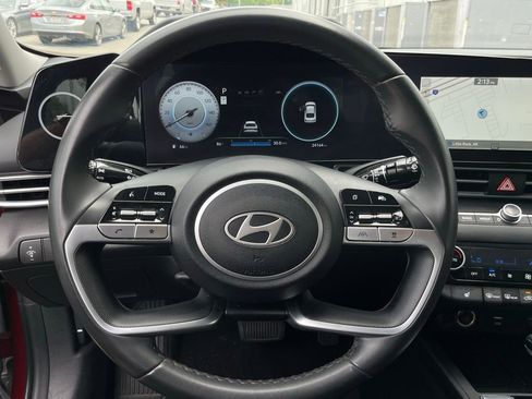 Used 2025 Hyundai Elantra SEL FWD image 14