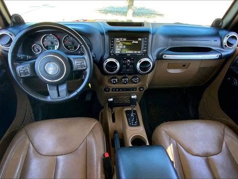 Used 2014 Jeep Wrangler Unlimited Rubicon w/ Connectivity Group image 15