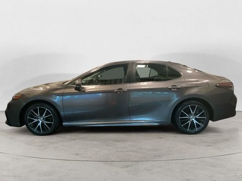 Used 2023 Toyota Camry SE image 2