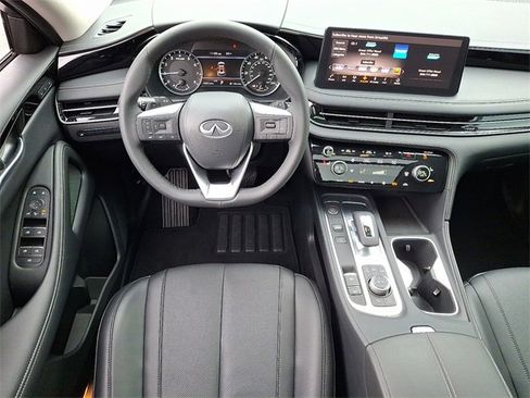 Used 2025 INFINITI QX60 Pure image 11