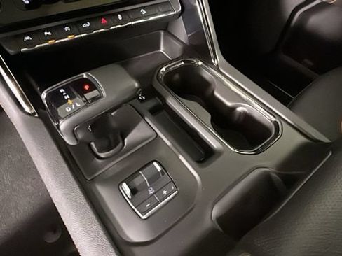 Used 2024 GMC Sierra 1500 AT4 w/ Technology Package AWD/4WD image 21