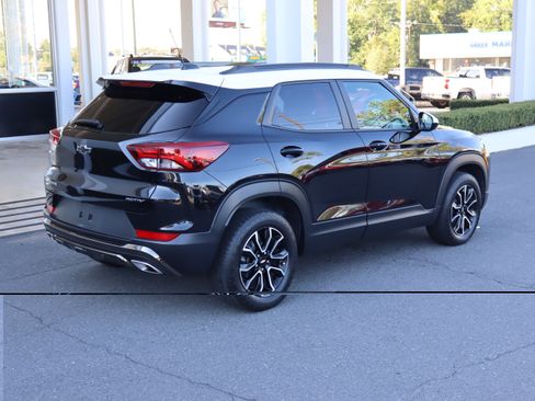 Used 2023 Chevrolet TrailBlazer ACTIV w/ Sun and Liftgate Package AWD/4WD image 10