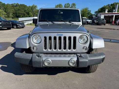 Used 2016 Jeep Wrangler Unlimited Sahara AWD/4WD image 8