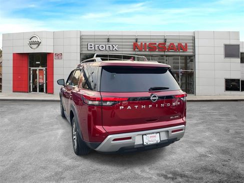 Used 2022 Nissan Pathfinder SL image 5