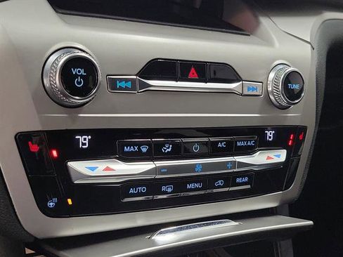 Used 2021 Ford Explorer XLT w/ Equipment Group 202A image 30