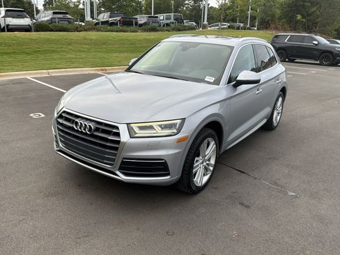 Used 2019 Audi Q5 2.0T Premium Plus w/ Premium Plus Package AWD/4WD image 6