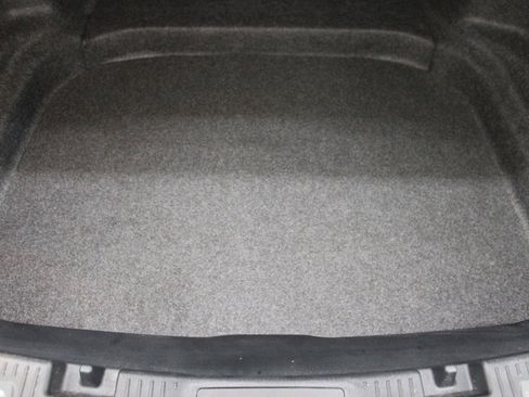 Used 2018 Ford Taurus SEL FWD image 9
