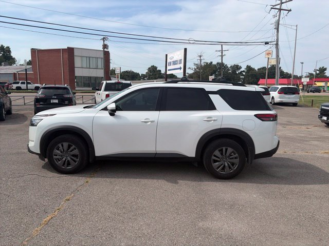 Used 2025 Nissan Pathfinder SV FWD image 3