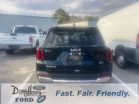 Used 2024 Kia Sorento S w/ Panoramic Sunroof Package image 8