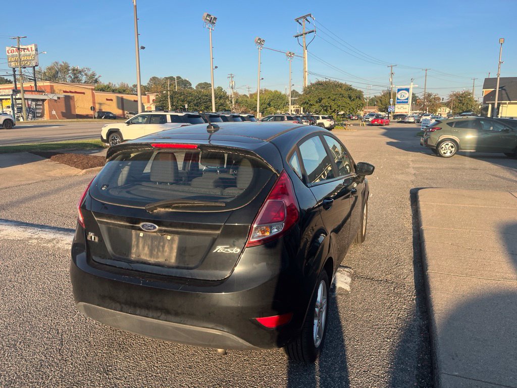 Used 2018 Ford Fiesta SE FWD image 4