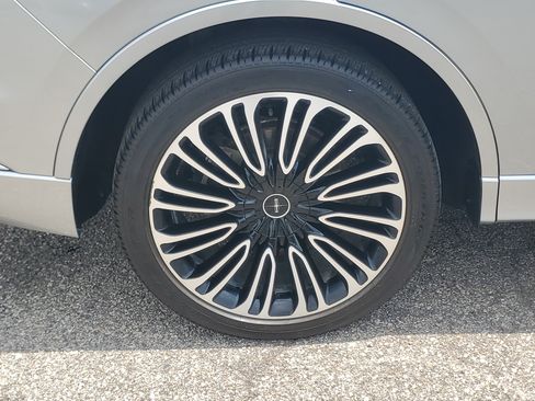 Used 2024 Lincoln Aviator Black Label w/ Class IV Trailer Tow Package AWD/4WD image 7