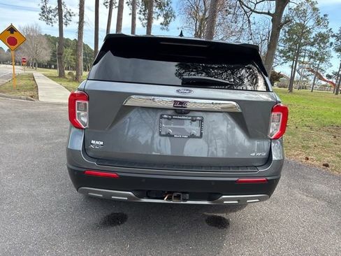 Used 2022 Ford Explorer XLT w/ Equipment Group 202A image 4