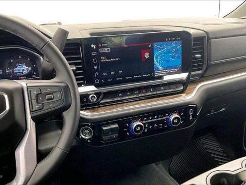 Used 2025 GMC Sierra 1500 Elevation AWD/4WD image 5