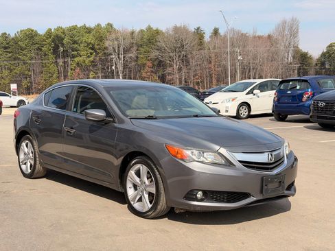 Used 2013 Acura ILX w/ Technology Package image 3