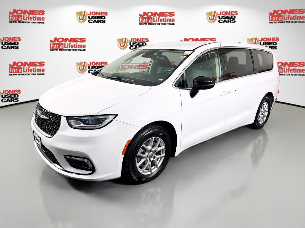 Used 2024 Chrysler Pacifica Touring-L FWD image 13