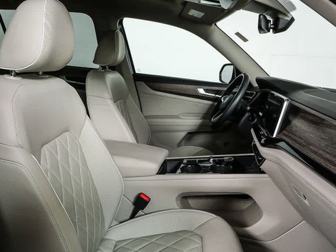 Certified 2025 Volkswagen Atlas SEL Premium R-Line image 25