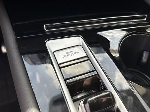 Used 2025 Volkswagen Atlas Peak Edition SE image 18