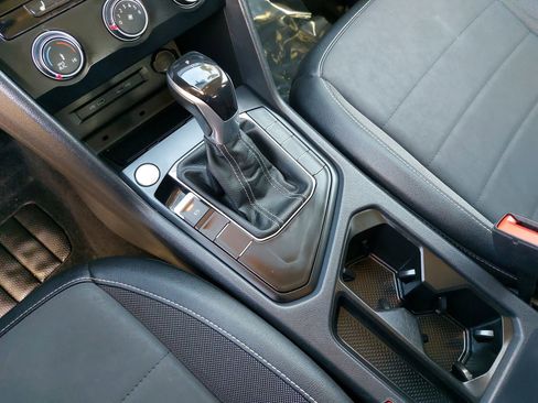 Used 2022 Volkswagen Taos SE image 25