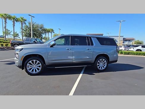 New 2026 Chevrolet Suburban Premier image 21