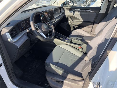 New 2026 Volkswagen Tiguan SE image 9