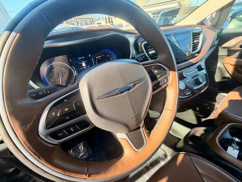 Used 2017 Chrysler Pacifica Limited w/ UConnect Theater Package image 17