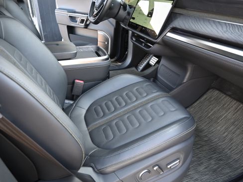 Used 2023 Rivian R1T Adventure image 57