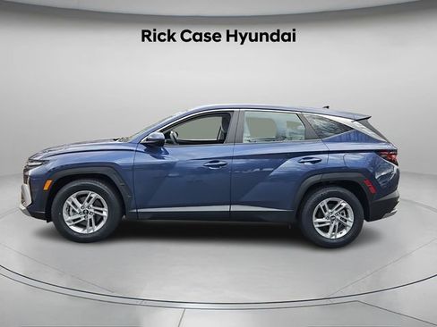Certified 2025 Hyundai Tucson SE image 3