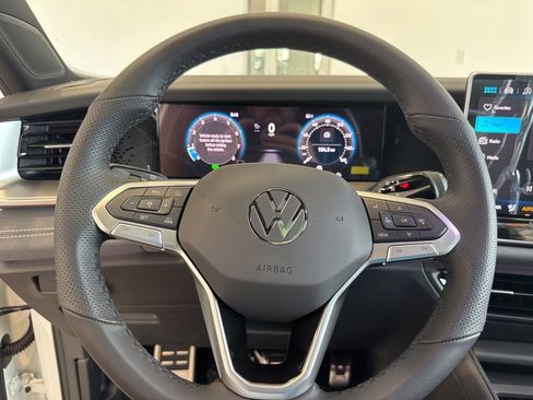 New 2025 Volkswagen Tiguan SE R-Line image 21