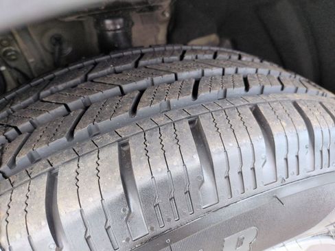 Used 2023 Toyota Highlander XLE image 28