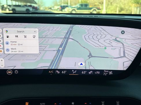 Used 2025 Buick Enclave Preferred w/ Power Package image 8