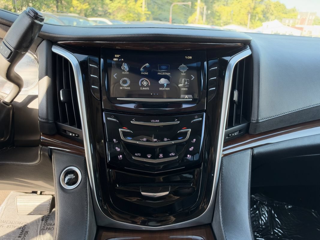 Used 2019 Cadillac Escalade Luxury AWD/4WD image 22