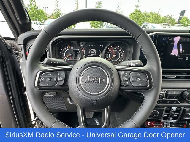 Used 2025 Jeep Gladiator Rubicon w/ Convenience Group AWD/4WD image 11