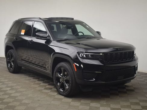 Used 2024 Jeep Grand Cherokee Altitude AWD/4WD image 1