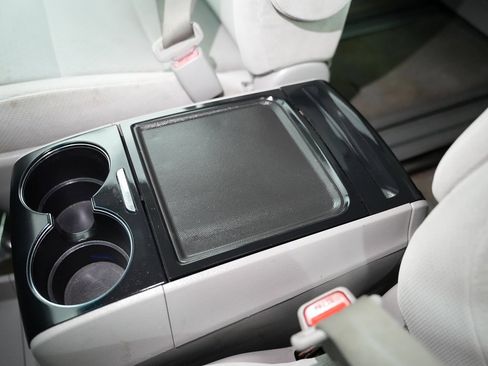 Used 2015 Toyota Sienna LE image 27