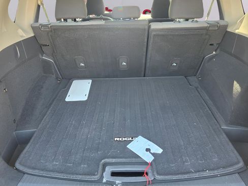 Certified 2023 Nissan Rogue SV FWD image 12