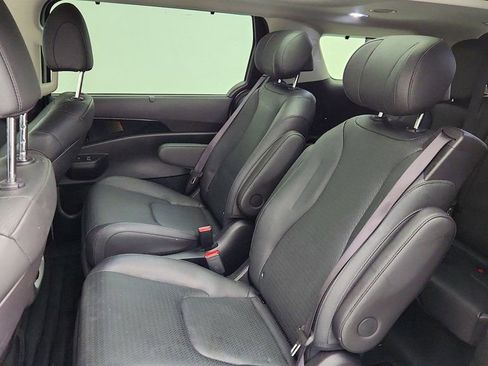 Used 2025 Kia Carnival SX Prestige image 18
