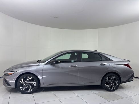 New 2025 Hyundai Elantra SEL FWD image 2