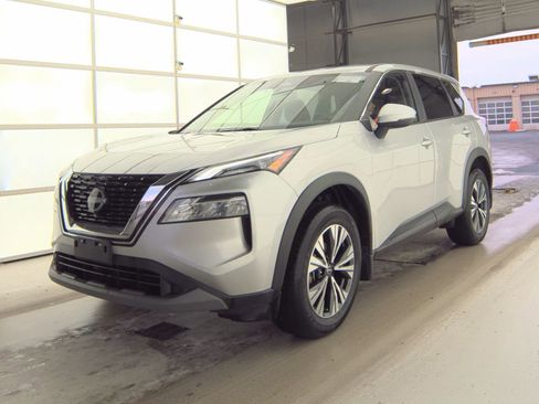 Used 2023 Nissan Rogue SV image 4