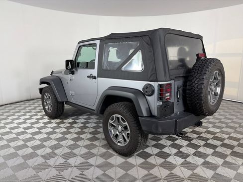 Used 2018 Jeep Wrangler Rubicon w/ Cold Weather Group AWD/4WD image 5