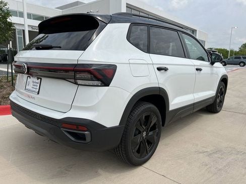 New 2025 Volkswagen Taos SE image 8