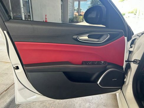 Used 2018 Alfa Romeo Giulia RWD image 34