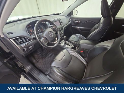 Used 2019 Jeep Cherokee Latitude Plus w/ Cold Weather Group AWD/4WD image 13