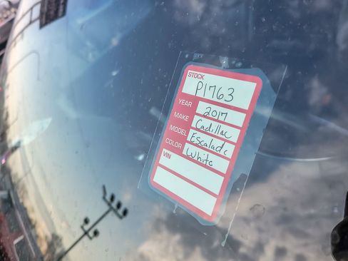 Certified 2017 Cadillac Escalade Platinum image 29