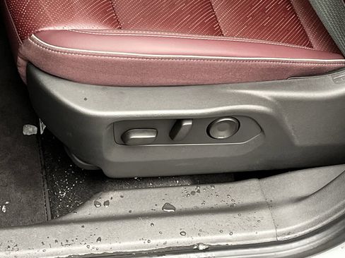 Certified 2025 Buick Envision Sport Touring image 12