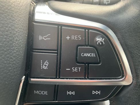 Used 2020 Toyota Highlander XLE AWD/4WD image 18